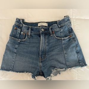 WORN ONCE ABERCROMBIE HIGH RISE MOM SHORTS SIZE 27